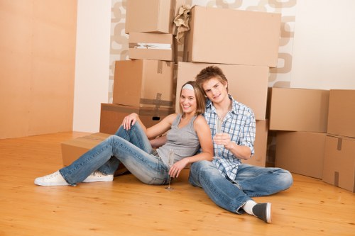 Removal truck service supporting moves near Canarywharf