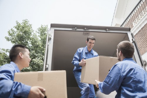 Local moving truck service covering Canary Wharf and nearby east London areas